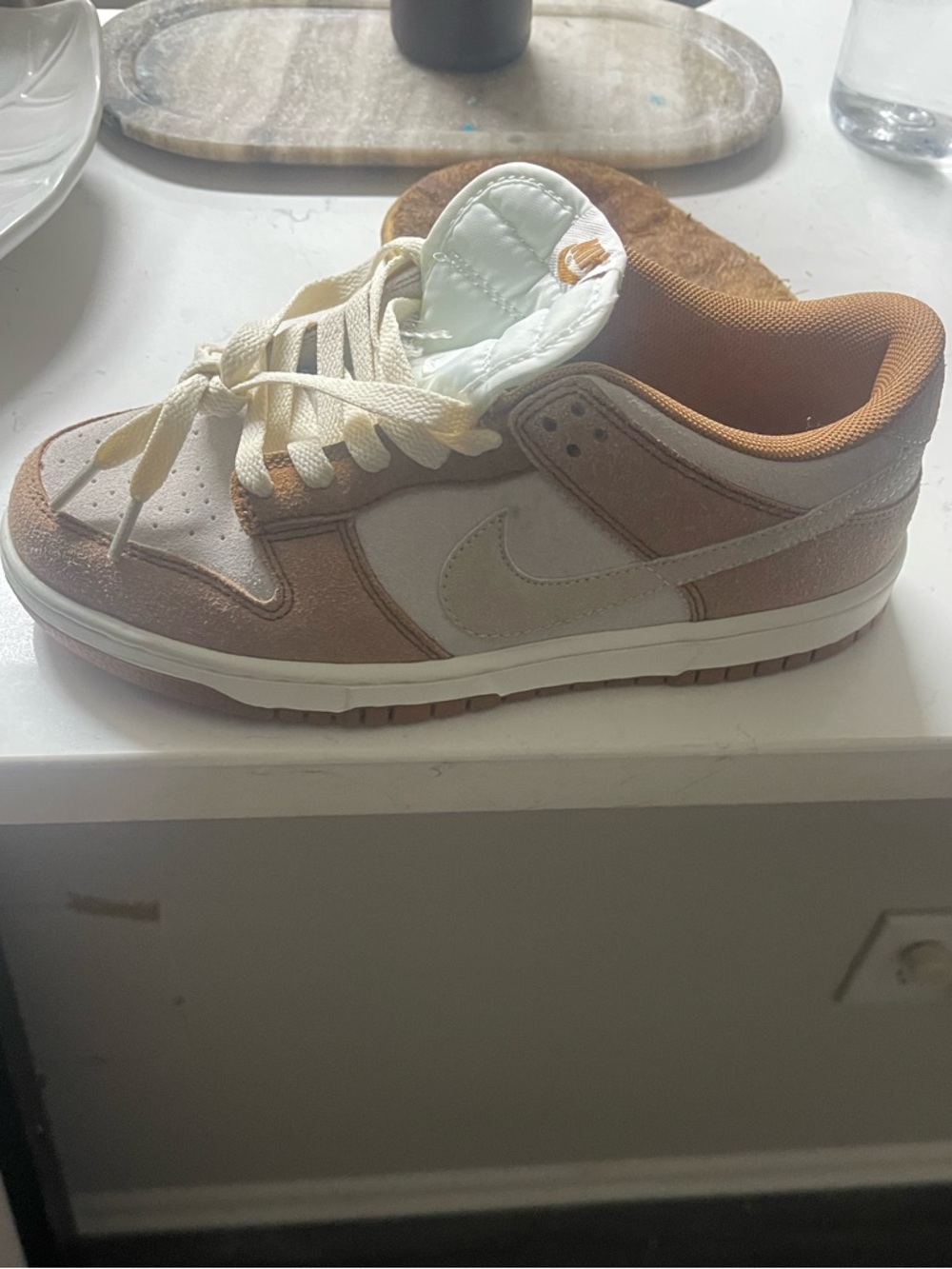Nike Low-Top Sneaker in Tan & White